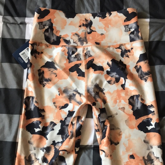 NWT New MARIKA Gaby Floral HIGH WAIST Orange Gray White Capri Yoga Leggings Sz M - Picture 12 of 16